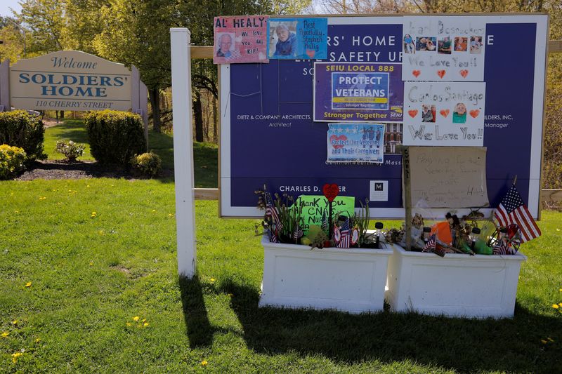 &copy; Reuters. FILE PHOTO: Signs of support and remembrance are seen outside the Soldiers Home, where 88 veteran residents have died during the coronavirus disease (COVID-19) outbreak in Holyoke, Massachusetts, U.S., May 13, 2020.   REUTERS/Brian Snyder/File Photo