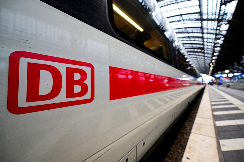 &copy; Reuters. A Deutsche Bahn train stands at Cologne Central Station in Cologne, Germany January 24, 2024. REUTERS/Jana Rodenbusch/File Photo