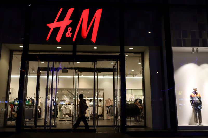 &copy; Reuters. A woman enters a store of the Swedish fashion retailer H&M at a shopping mall in Beijing, China March 24, 2021. REUTERS/Florence Lo/File Photo