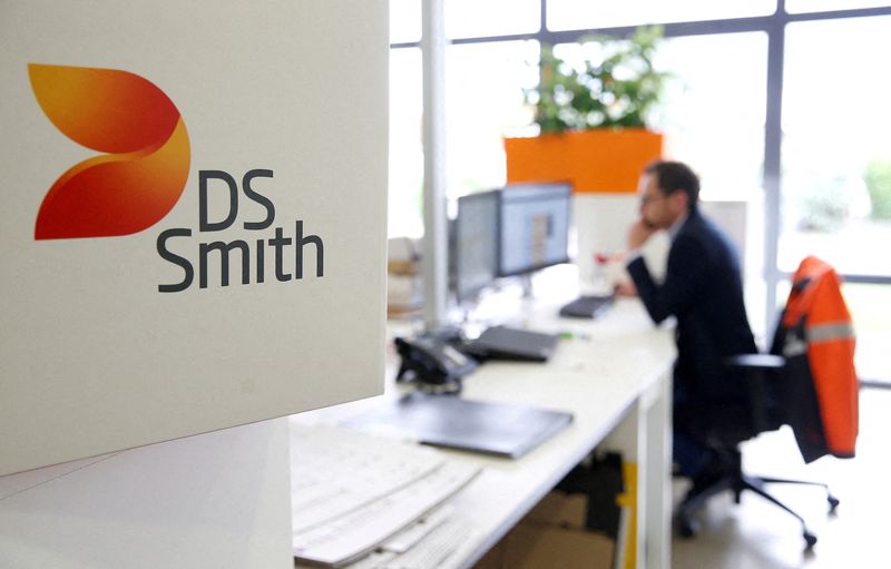 &copy; Reuters. The logo DS Smith is pictured inside the carboard box manufacturing company DS Smith Packaging Atlantique in La Chevroliere, near Nantes, France, April 25, 2019. REUTERS/Stephane Mahe/File Photo
