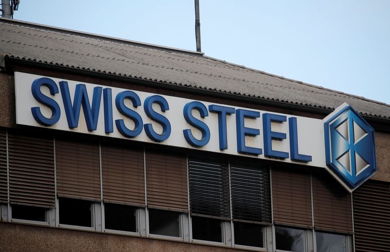 &copy; Reuters. Le logo de Swiss Steel, une filiale du groupe Schmolz + Bickenbach, est vu dans une usine à Emmenbruecke, en Suisse. /Photo prise le 13 novembre 2019/REUTERS/Arnd Wiegmann