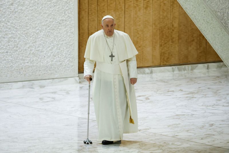 &copy; Reuters. البابا فرنسيس بابا الفاتيكان خلال حضوره اللقاء الأسبوعي في الفاتيكان يوم الأربعاء. تصوير: ريمو كاسيلي - رويترز.