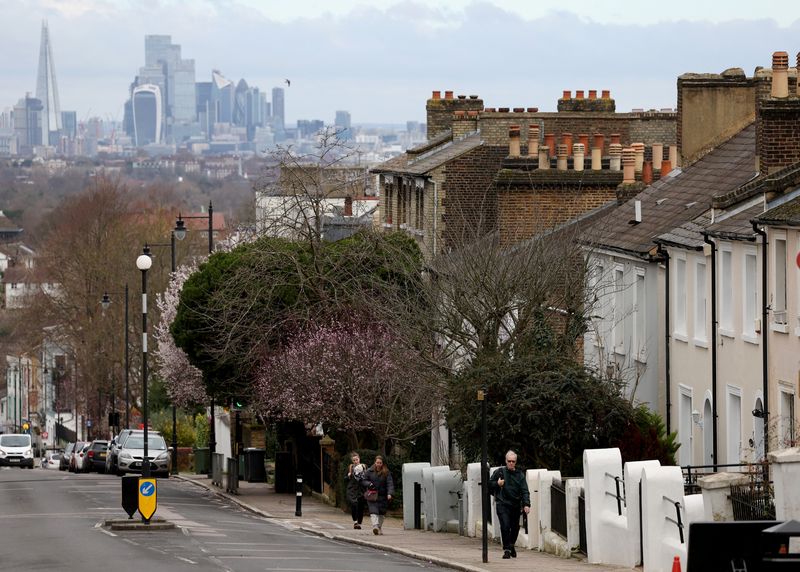&copy; Reuters. People walk along a residential street with the financial district in the distance in South London, Britain, February 26, 2024. REUTERS/Hannah McKay/File photo