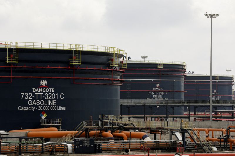 &copy; Reuters. FILE PHOTO: Storage tanks are seen at the newly-commissioned Dangote petroleum refinery in Ibeju-Lekki, Lagos, Nigeria, May 22, 2023. REUTERS/Temilade Adelaja/File Photo