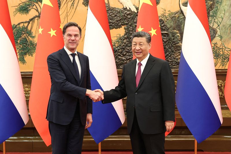 &copy; Reuters. オランダのルッテ首相は、訪問先の中国・北京で習近平国家主席と会談した。２７日、北京で撮影（２０２４年　ロイター/China Daily via REUTERS）