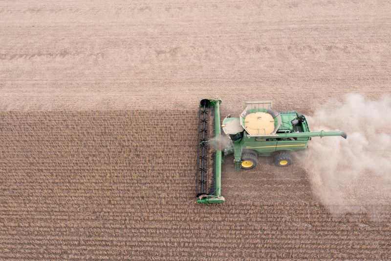 &copy; Reuters. Colheitadeira de soja em Deerfield, Ohio, nos EUA
07/10/2021
REUTERS/Dane Rhys