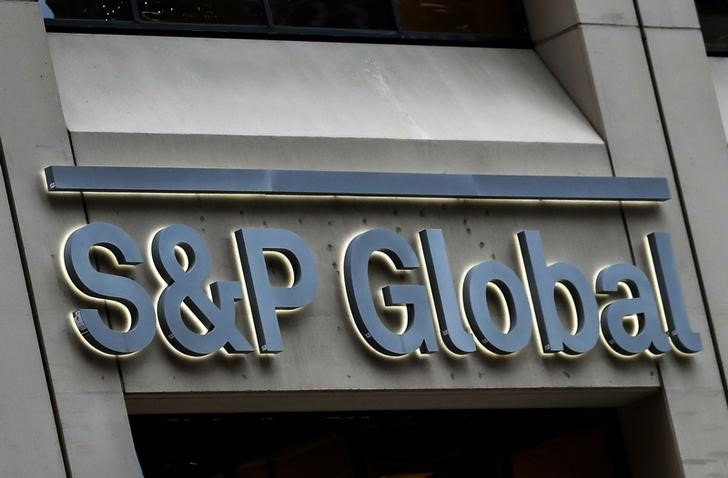&copy; Reuters. FOTO DE ARCHIVO. El logo de S&P Global es exhibido en sus oficinas en el distrito financiero de Nueva York, Estados Unidos, el 13 de diciembre de 2018. REUTERS/Brendan McDermid