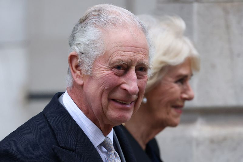 &copy; Reuters. FILE PHOTO: Britain's King Charles leaves the London Clinic with Queen Camilla after receiving treatment for an enlarged prostate in London, Britain January 29, 2024. REUTERS/Hollie Adams/ File photo