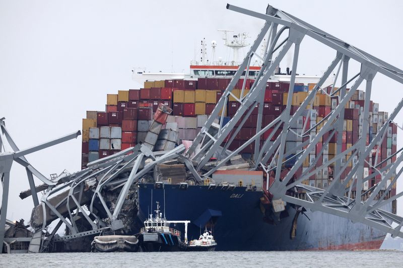 &copy; Reuters. Le cargo Dali qui s'est écrasé sur le pont Francis Scott Key, provoquant son effondrement, à Baltimore, dans le Maryland, aux États-Unis. /Photo prise le 27 mars 2024/REUTERS/Mike Segar