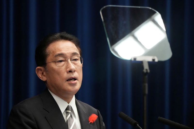 &copy; Reuters. 　３月２８日、岸田文雄首相は２０２４年度予算の成立を受けた記者会見で、「デフレから完全に脱却する千載一遇の歴史的チャンスを手にしている」と述べた。デフレ脱却は「道半ば」だ