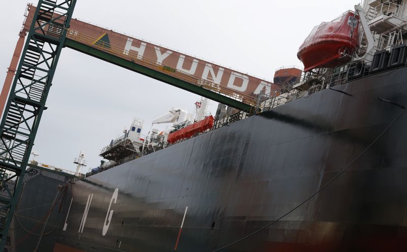 &copy; Reuters. FOTO DE ARCHIVO REFERENCIAL. Un astillero de Hyundai Heavy Industries en Ulsan, a unos 410 km al sureste de Seúl, el 28 de junio de 2013. REUTERS/Lee Jae-Won