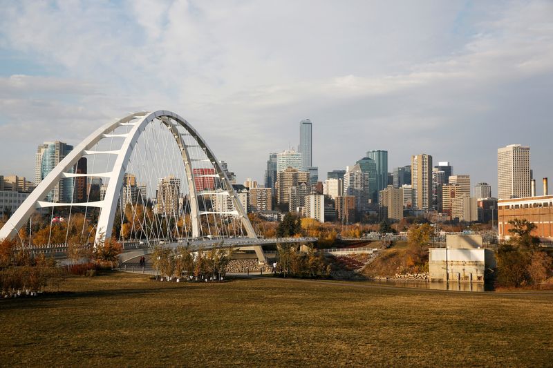 &copy; Reuters. FILE PHOTO: View of the downtown city skyline of Edmonton, Alberta, Canada, October 6, 2021. Picture taken October 6, 2021. REUTERS/Todd Korol/File Photo