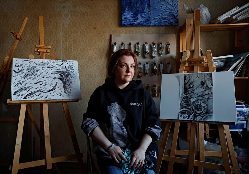 &copy; Reuters. Artist Alyona Kazinskaya, who survived the attack at the Crocus City Hall concert venue, poses for a picture during an interview with Reuters at her studio in Moscow, Russia March 27, 2024. REUTERS/Evgenia Novozhenina