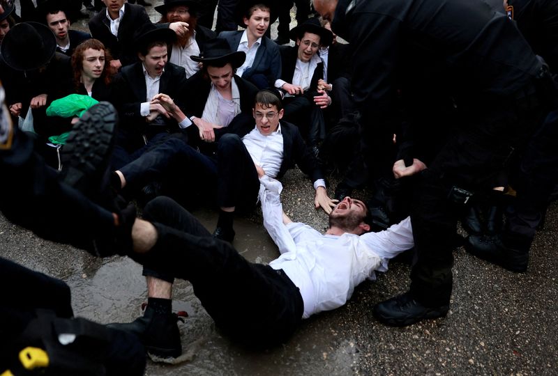 &copy; Reuters. FILE PHOTO: A protester is taken away as Ultra-Orthodox Jewish men protest against attempts to change government policy that grants ultra-Orthodox Jews exemptions from military conscription, in Jerusalem, March 18, 2024. REUTERS/Ammar Awad/File Photo