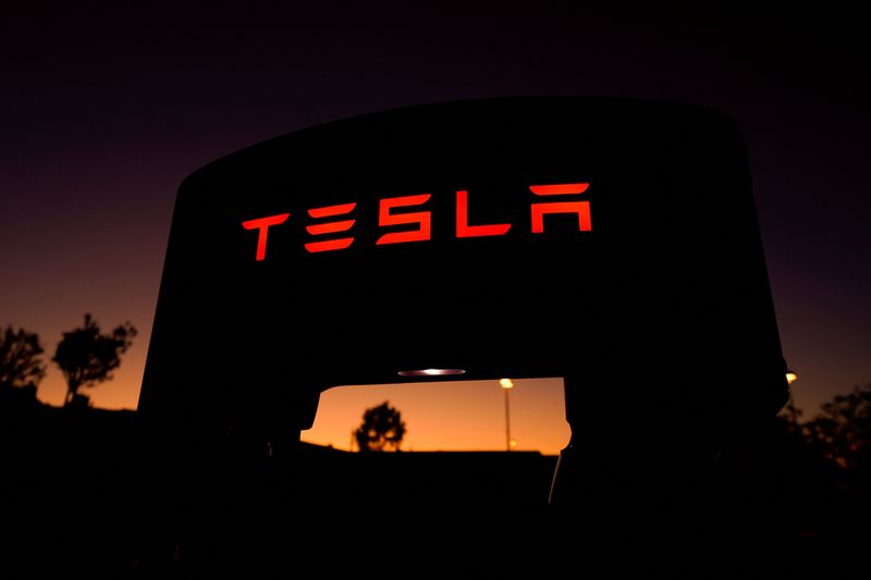 &copy; Reuters. FILE PHOTO: A Tesla supercharger is shown at a charging station in Santa Clarita, California, U.S. October 2, 2019. REUTERS/Mike Blake/File Photo