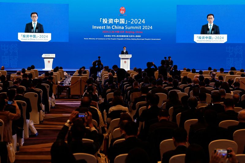 © Reuters. FILE PHOTO: Chinese Vice President Han Zheng speaks at the Invest in China Summit 2024, in Beijing, China March 26, 2024. REUTERS/Tingshu Wang/File Photo