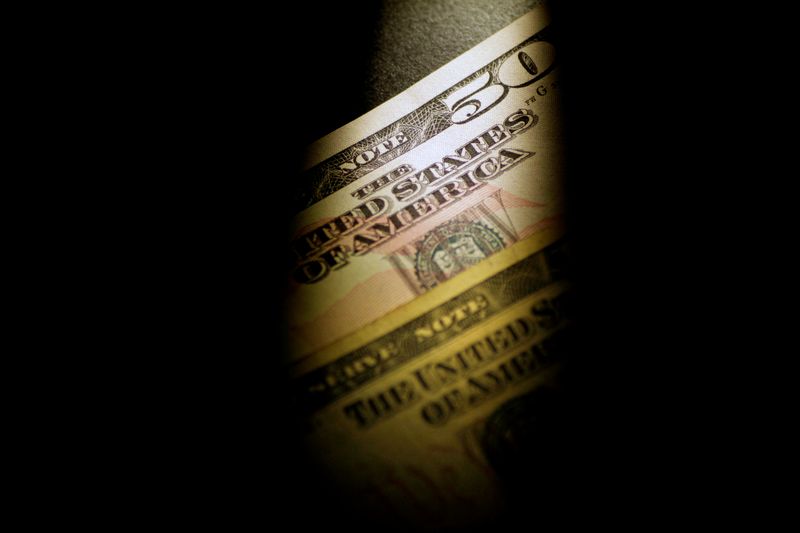 &copy; Reuters. FILE PHOTO: U.S. Dollar notes are seen in this June 22, 2017 illustration photo.   REUTERS/Thomas White/Illustration