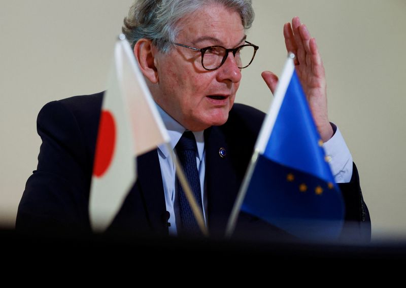 &copy; Reuters. Le commissaire européen chargé du marché intérieur, Thierry Breton, s'exprime lors d'une interview accordée à Reuters à Tokyo, au Japon. /Photo d'archive/REUTERS/Issei Kato