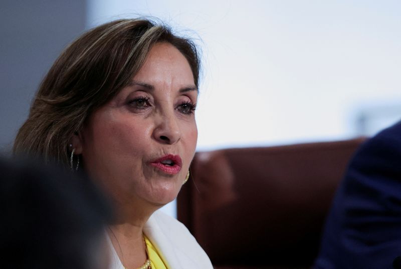 © Reuters. FILE PHOTO: Peru's President Dina Boluarte attends the Leaders Retreat at the Asia-Pacific Economic Cooperation (APEC) Summit in San Francisco, California, U.S. November 17, 2023. REUTERS/Carlos Barria/File Photo