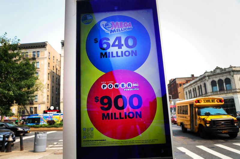 &copy; Reuters. FILE PHOTO: An electronic message board displays Powerball and Mega Millions lottery jackpots in New York City, New York, U.S., July 17, 2023. REUTERS/Mike Segar/File Photo