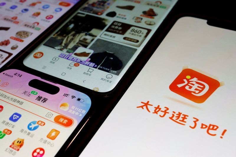© Reuters. FILE PHOTO: The logo of Alibaba's e-commerce app Taobao is displayed next to mobile phones displaying the app, in this illustration picture taken October 25, 2023. REUTERS/Florence Lo/Illustration