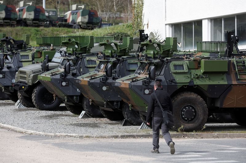 &copy; Reuters. VAB armoured personnel carrier vehicles are seen at the Arquus military vehicle production plant, a unit of Volvo AB, in Limoges, France, April 6, 2023. REUTERS/Benoit Tessier/File Photo