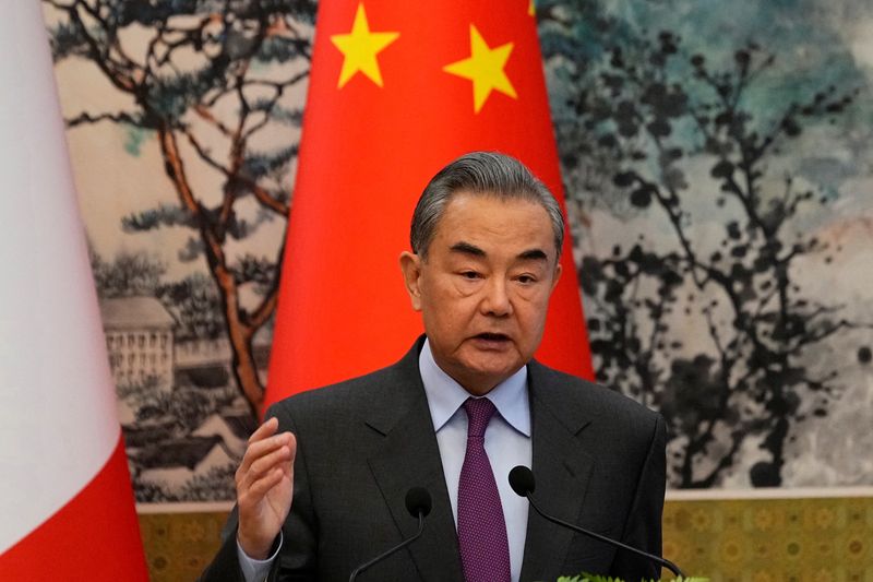 &copy; Reuters. Chinese Foreign Minister Wang Yi speaks during a joint press conference with French Foreign Minister Stephane Sejourne (not pictured) at the Diaoyutai State Guesthouse in Beijing, China April 1, 2024.   Ken Ishii/Pool via REUTERS/File Photo