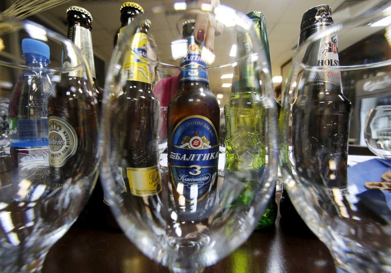 &copy; Reuters. FILE PHOTO: A woman arranges beer bottles during a tasting event at the Baltika brewery in St. Petersburg, October 12, 2014. REUTERS/Alexander Demianchuk/File Photo