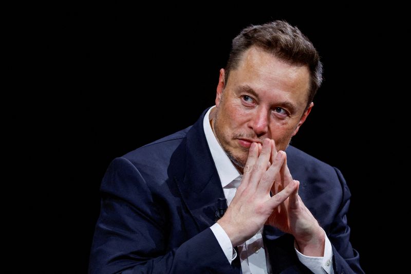 &copy; Reuters. FILE PHOTO: FILE PHOTO: Elon Musk, Chief Executive Officer of SpaceX and Tesla and owner of Twitter, gestures as he attends the Viva Technology conference dedicated to innovation and startups at the Porte de Versailles exhibition centre in Paris, France, 