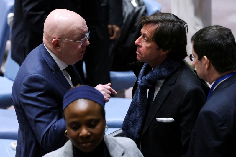 &copy; Reuters. FILE PHOTO: Russia's Representative to the United Nations Vassily Nebenzia speaks with French ambassador to the United Nation Nicolas de Riviere following a meeting of the Security Council to vote on a Gaza resolution that demands an immediate ceasefire f
