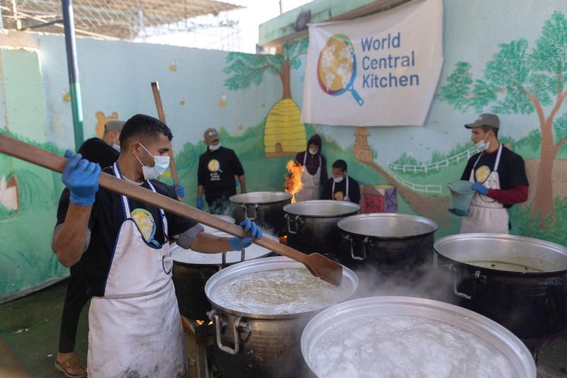 &copy; Reuters. Members of "World Central Kitchen" prepare food for Palestinians, in the location given as Gaza, amid the ongoing conflict between Israel and Hamas,  in this picture released on March 21, 2024 and obtained from social media. Courtesy of @chefjoseandres vi