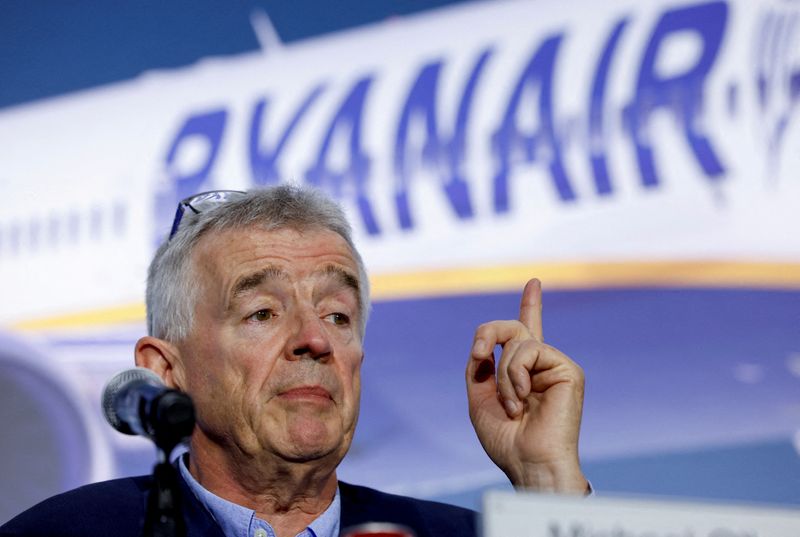 &copy; Reuters. L'amministratore delegato di Ryanair Michael O'Leary parla durante una conferenza stampa sull'accordo multimiliardario di Ryanair per l'acquisto di ben 300 jet Boeing presso la sede della Boeing ad Arlington, Virginia, Stati Uniti, 9 maggio 2023. REUTERS/