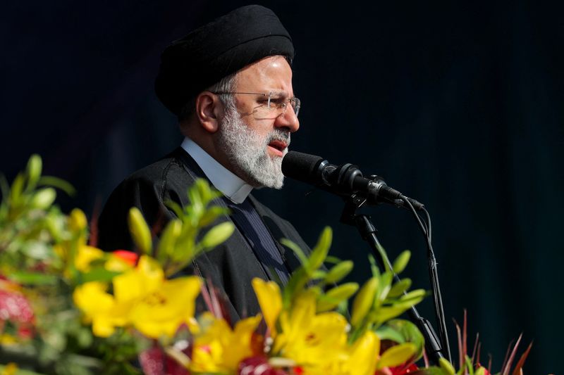 &copy; Reuters. Il presidente iraniano Ebrahim Raisi tiene un discorso durante il 45° anniversario della Rivoluzione islamica a Teheran, Iran, 11 febbraio 2024. Presidenza iraniana/WANA (West Asia News Agency)/Handout via REUTERS