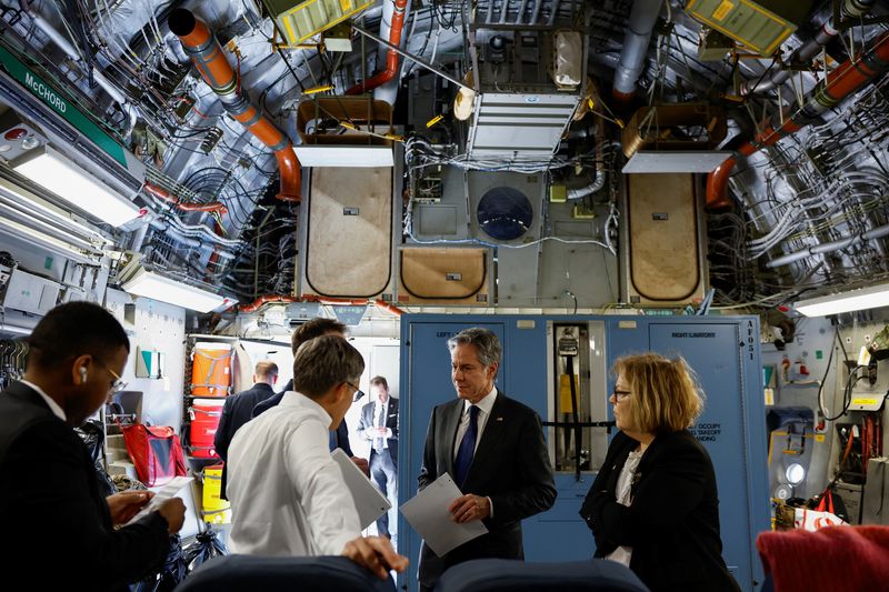 &copy; Reuters. U.S. Secretary of State Antony Blinken speaks with senior staff including U.S. Deputy Chief of Staff for Policy Tom Sullivan before he departs Egypt for Israel, as the push for a ceasefire between the Palestinian militant group Hamas and Israel continues,