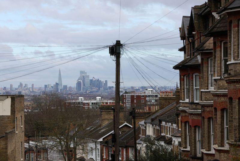 &copy; Reuters. A row of residential houses is seen with the financial district in the distance in South London, Britain, February 26, 2024. REUTERS/Hannah McKay/File Photo