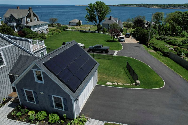 &copy; Reuters. FILE PHOTO: Solar panels create electricity on the roof of a house in Rockport, Massachusetts, U.S., June 6, 2022. Picture taken with a drone.    REUTERS/Brian Snyder/File Photo