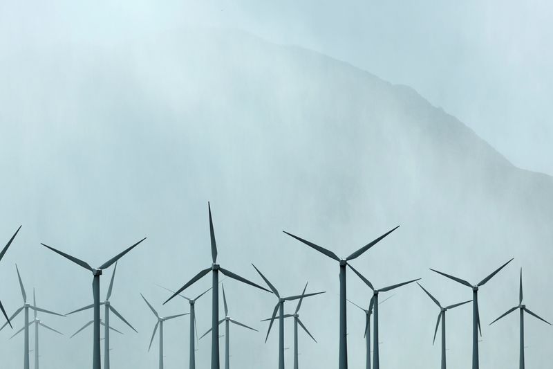 &copy; Reuters. FILE PHOTO: Wind turbines spin during a winter storm near Palm Springs, California, U.S., March 10, 2021.  REUTERS/Mike Blake/FIle Photo