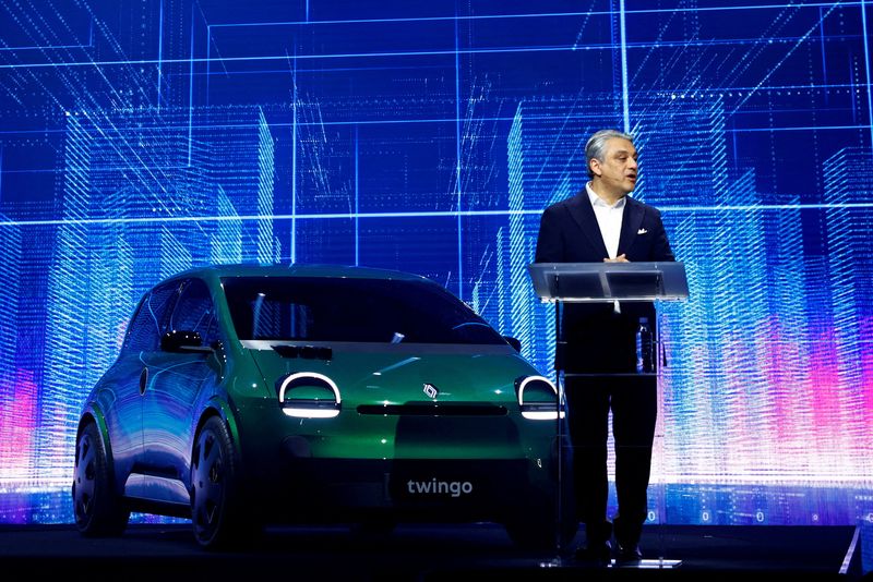 &copy; Reuters. FILE PHOTO: Luca de Meo, Chief Executive Officer of Renault Group, delivers a speech next to a new Renault Twingo electric car during Renault Group capital market day for its new electric vehicle unit Ampere, in Paris, France, November 15, 2023. REUTERS/G