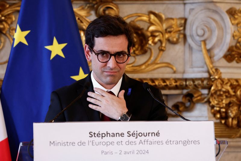 &copy; Reuters. وزير الخارجية الفرنسي ستيفان سيجورنيه خلال مؤتمر صحفي بباريس يوم الثلاثاء. صورة لرويترز من ممثل لوكالات الأنباء.
