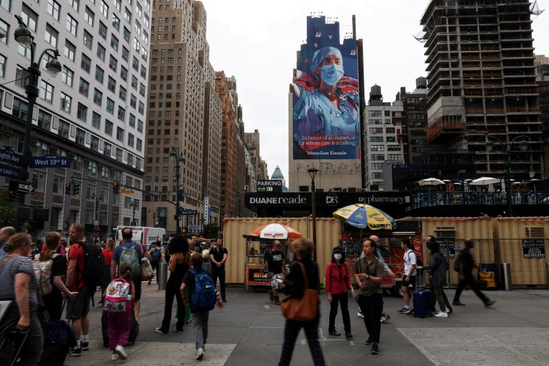 &copy; Reuters. Imagen de archivo de personas andando en Nueva York, EEUU. 16 junio 2023. REUTERS/Shannon Stapleton
