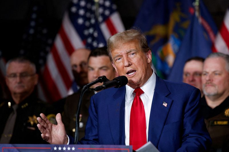 © Reuters. Republican presidential candidate and former U.S. President Donald Trump speaks during a campaign rally in Grand Rapids, Michigan, U.S., April 2, 2024.  REUTERS/Rebecca Cook