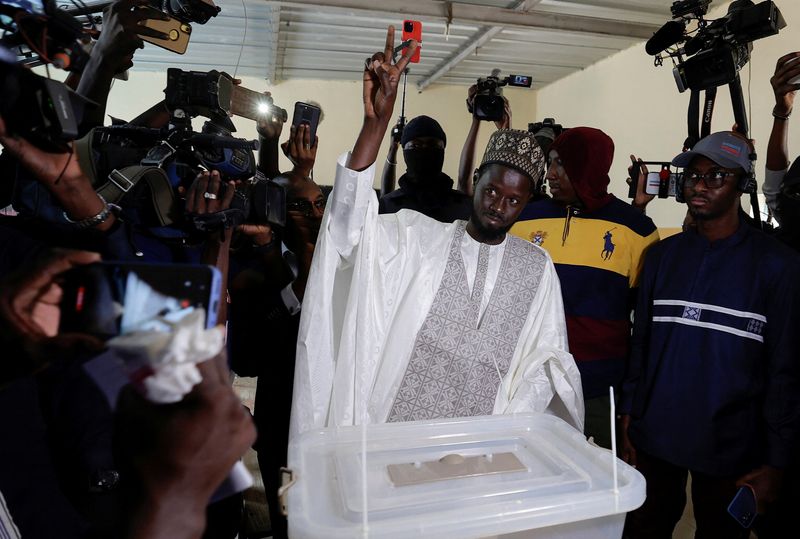 &copy; Reuters. Le président sénégalais Bassirou Diomaye Faye . /Photo prise le 24 mars 2024/REUTERS/Zohra Bensemra