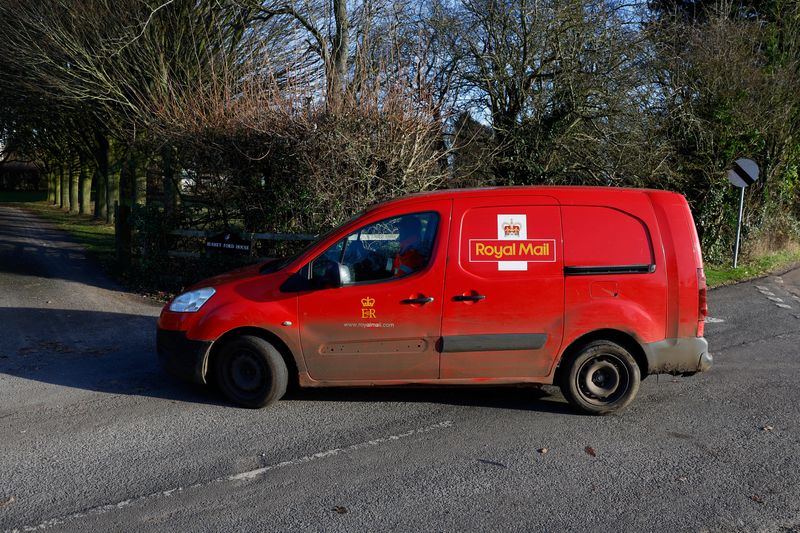 &copy; Reuters. A Royal Mail van drives near the home of Britain's former chief executive of the Post Office Paula Vennells, in Bedford, Britain January 10, 2024. REUTERS/Peter Cziborra/File Photo