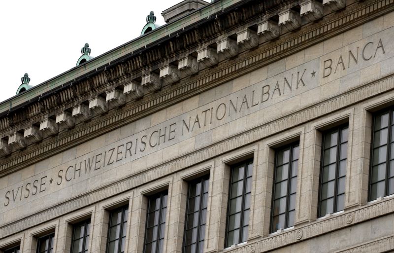 &copy; Reuters. FOTO DE ARCHIVO: Vista de la sede del Banco Nacional Suizo ( BNS), antes de una rueda de prensa en Zúrich, Suiza, 21 de marzo de 2024. REUTERS/Denis Balibouse/Fotografía de archivo