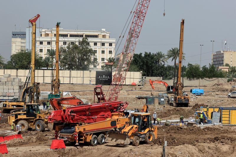 &copy; Reuters. عملية بناء فندق ريكسوس بغداد في المنطقة الخضراء يوم 27 مارس آذار 2024. تصوير: ثائر السوداني - رويترز