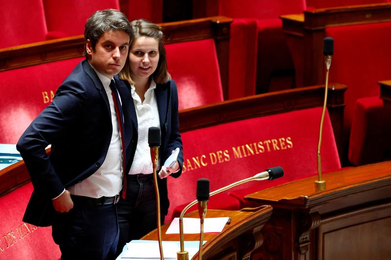 © Reuters. French Prime Minister Gabriel Attal and French Junior Minister of Relations with the Parliament Marie Lebec arrive to attend the questions to the Prime Minister session at the National Assembly in Paris, France, April 3, 2024. REUTERS/Gonzalo Fuentes