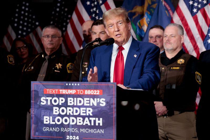 &copy; Reuters. Ex-presidente dos EUA Donald Trump discursa durante comício, em Grand Rapids, EUA
02/04/2024
REUTERS/Rebecca Cook