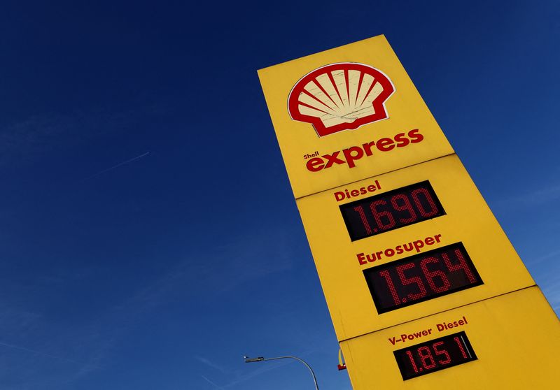&copy; Reuters. FOTO DE ARCHIVO-Un logotipo de la multinacional británica de petróleo y gas Shell, en Sint-Pieters-Leeuw, cerca de Bruselas, Bélgica. 4 de marzo de 2024. REUTERS/Yves Herman