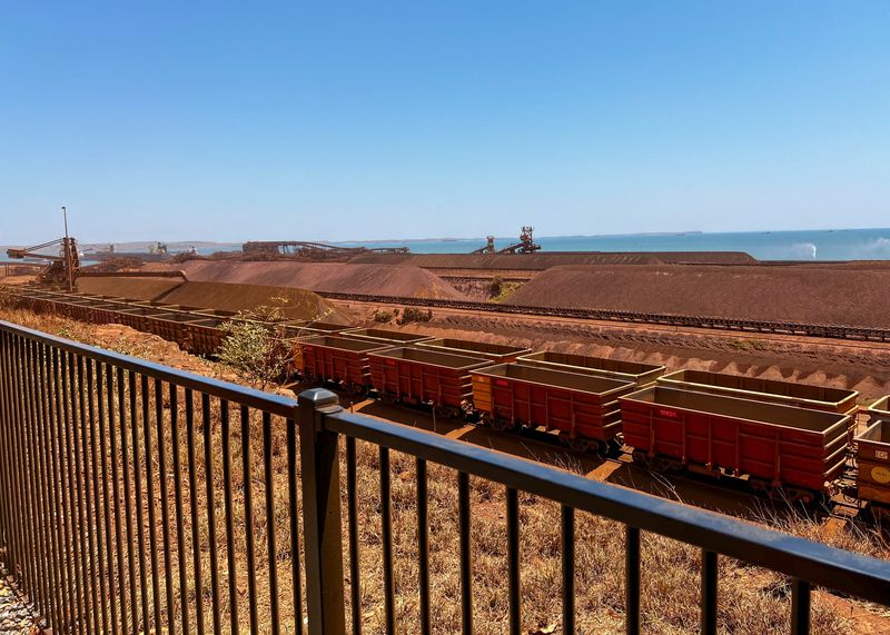&copy; Reuters. FILE PHOTO: A view of iron ore stockpiles and empty rail wagons at Rio Tinto's Port Dampier operations, 1,250 kilometres (777 miles) north east of Perth, Australia October 20, 2023. REUTERS/Melanie Burton/File Photo