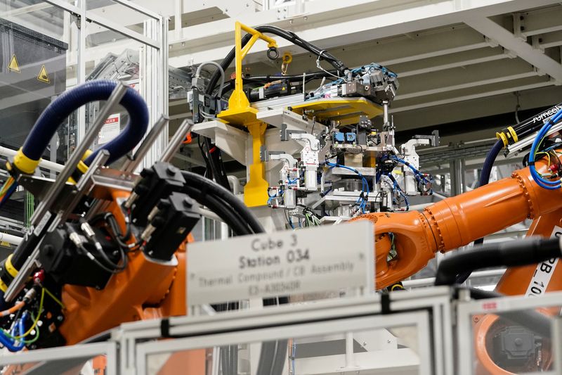 &copy; Reuters. FILE PHOTO: Machines are seen on a battery tray assembly line during a tour at the opening of a Mercedes-Benz electric vehicle Battery Factory, marking one of only seven locations producing batteries for their fully electric Mercedes-EQ models, in Woodsto